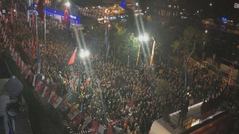 CHP’nin Sarıyer’deki “Millet İradesine Sahip Çıkıyor” mitingine yoğun katılım: Türkiye’nin değişmesini istiyoruz; artık yoksulluk çekmek istemiyoruz