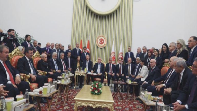Karar yazarı Beki: CHP’yi kim daha çok yalnızlaştırıyor?