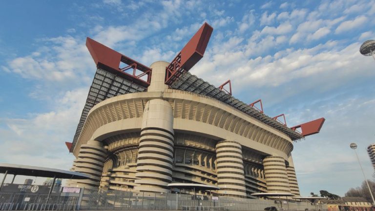 Milano Belediyesi, San Siro Stadı’nın Milan ve Inter kulüplerine satışına onay verdi