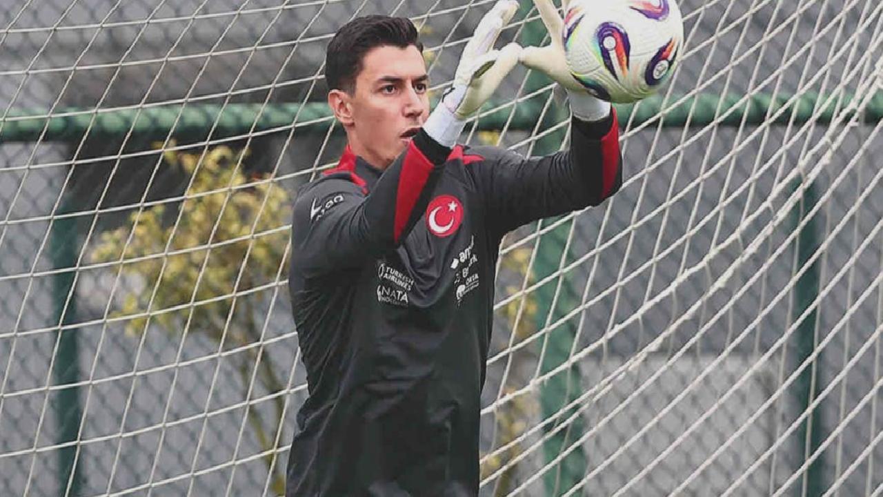 Montella “Bunun sonuçları olur” demişti: Kampı terk eden Berke Özer için ceza kararı