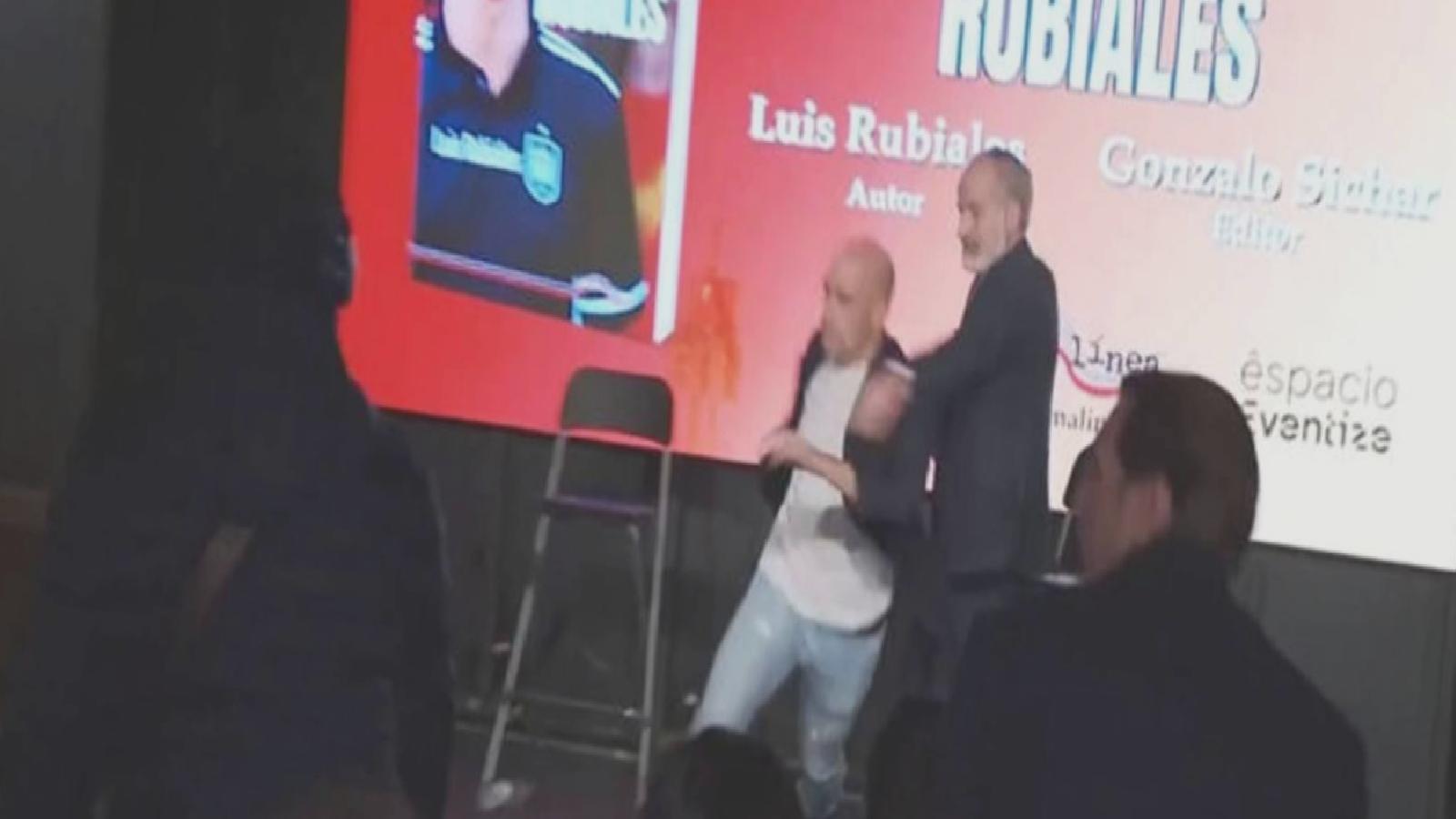 Cinsel saldırı suçundan dolayı istifa etmişti: Eski İspanya Futbol Federasyonu Başkanı Rubiales’e yumurtalı saldırı