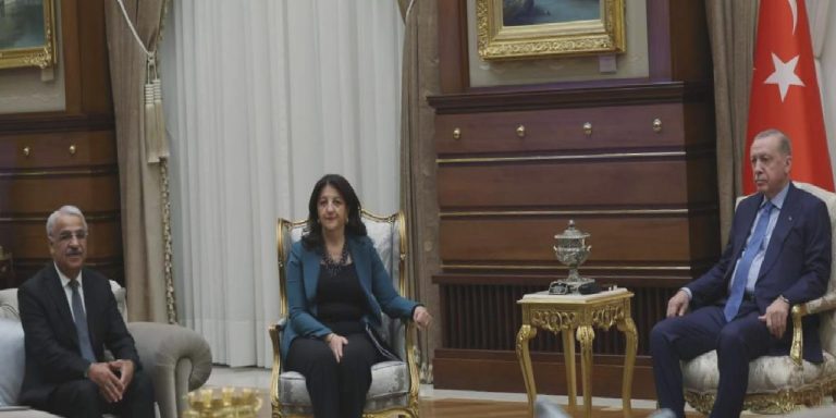 “Erdoğan’dan Öcalan’la görüşmeye yeşil ışık” iddiası: Cumhurbaşkanlığı Külliyesi’ndeki görüşmede tereddütler ortadan kalkmış