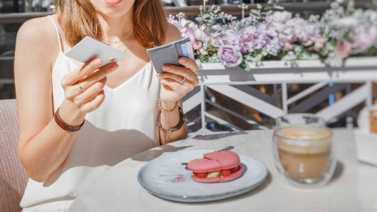 Kafe ve restoranlara yeni düzenleme geliyor; zorunlu ek bedeller talep edilemeyecek!