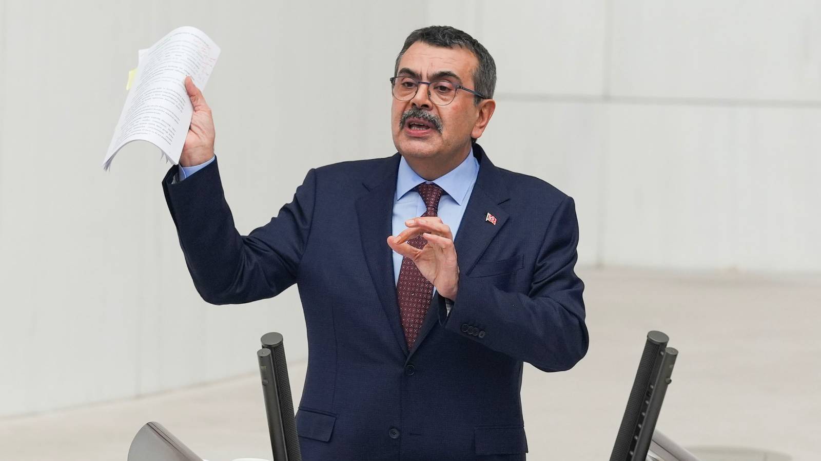 Bakan Tekin’den mülakat tepkisi: İBB de KPSS’yle işe alsın, itfaiyeciye mülakat meşru da öğretmene değil mi; geçeceksiniz bunu!