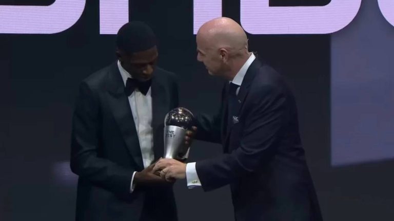 FIFA yılın en iyilerini seçti; işte ödül kazanan isimler