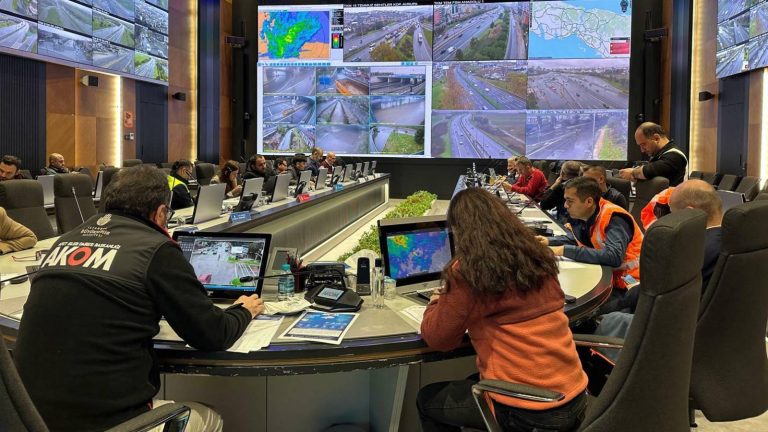 İstanbul’da sağanak etkili oldu, AKOM’da kriz masası kuruldu