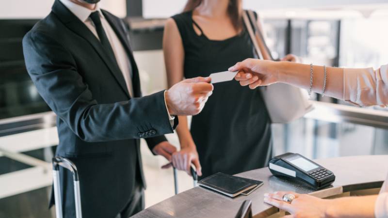 KVKK’dan kritik karar: Oteller kimlik fotokopisi isteyemeyecek