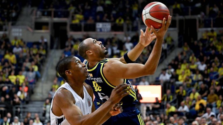 Pablo Laso ilk sınavında kaybetti: Fenerbahçe Beko, Anadolu Efes’i uzatmalarda geçti
