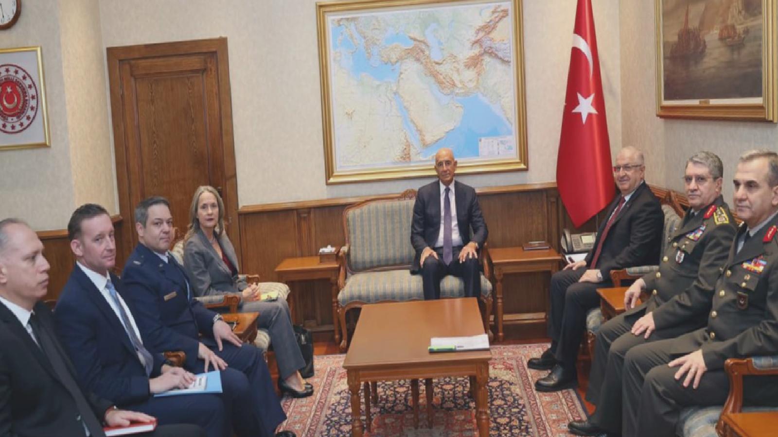 Barrack ile Bakan Güler’in oturma düzenine gelen eleştirilere Ahmet Hakan’dan tepki: MSB’nin bu tür görüşmelerde uygulaması buymuş