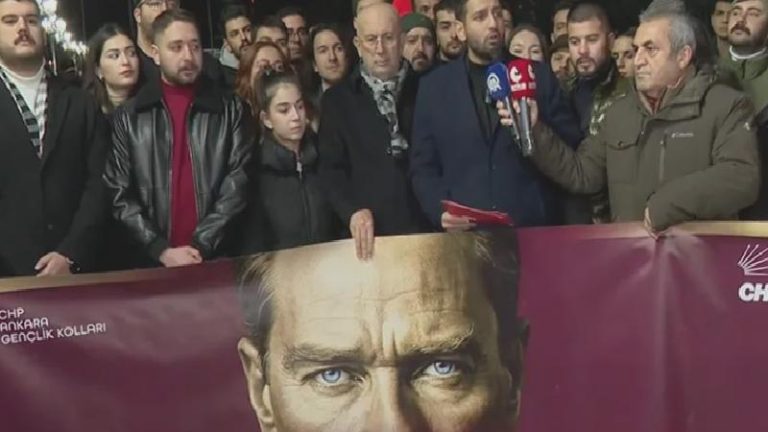 CHP’den MEB önünde “Öğrenci Gelişim Raporu” eylemi: Atatürk’ün adı öyle karnelerden silinerek unutturulmaz