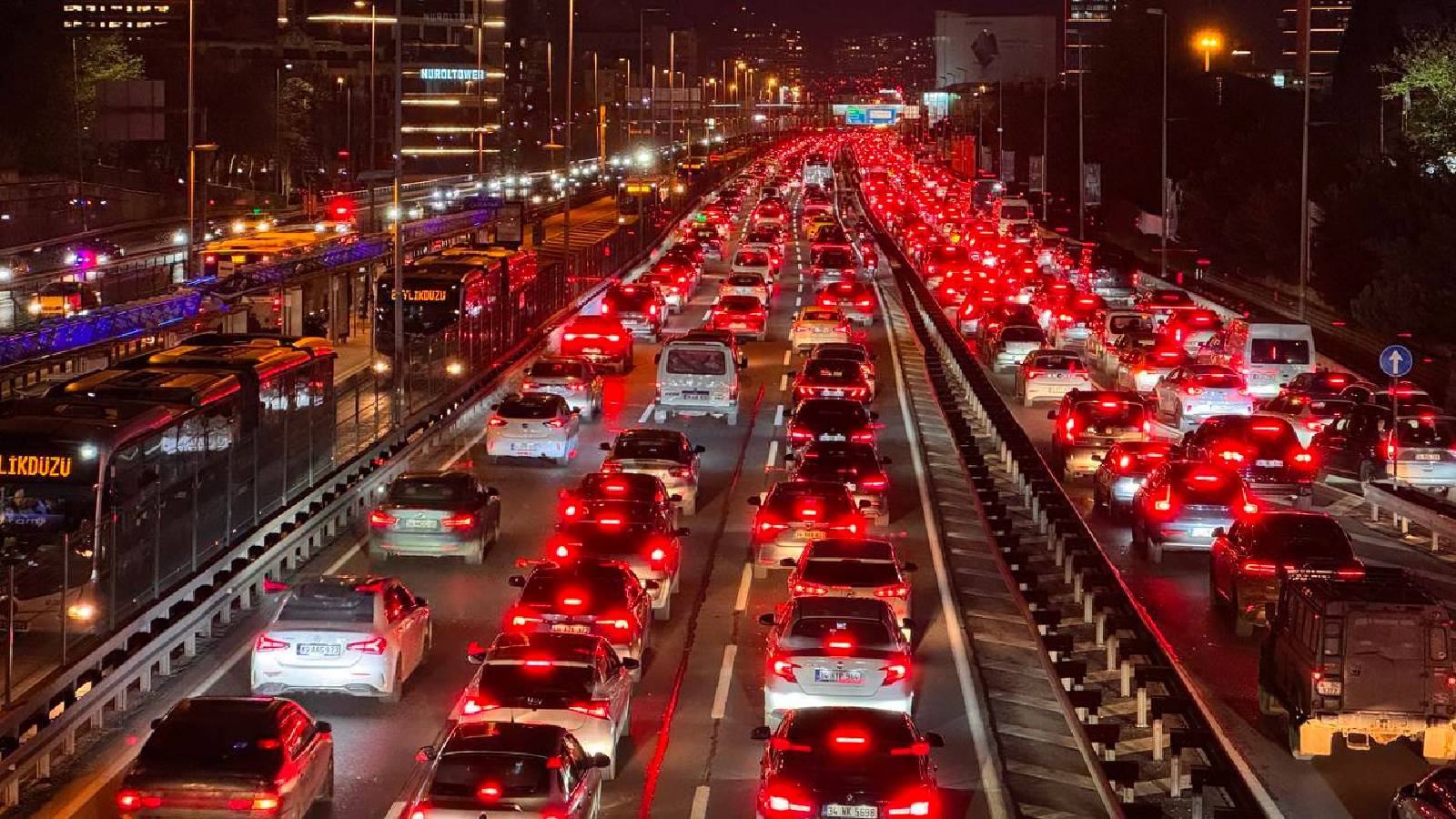 İstanbul’da akşam saatlerinde trafik yoğunluğu yüzde 85’e çıktı