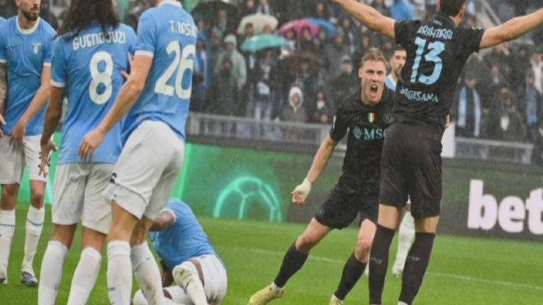 Olaylı maçta gülen taraf Napoli oldu: Son 8 dakikada 3 kırmızı kart çıktı