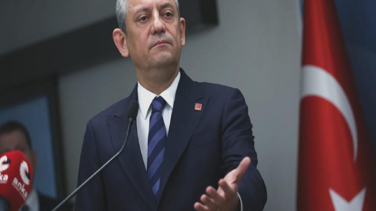 Özel’den iktidarın “kentsel dönüşüm” eleştirilerine yanıt: Senin döneminde mağdur olan bin 500 kişiye bugün anahtar dağıtıyoruz