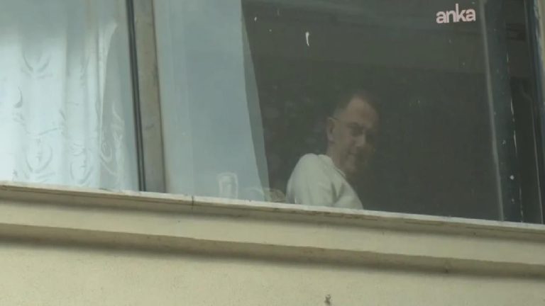 Tepkiler sonuç verdi; Murat Çalık’ı taşıyan araç cezaevi kapısından döndü, Katip Çelebi Üniversitesi Hastanesi’ne gitti