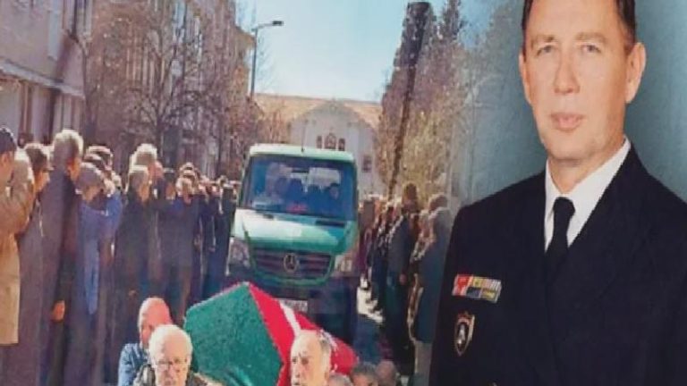28 Şubat davasında hapis yatmıştı | Emekli Koramiral Aydan Erol, er olarak defnedildi: Silah arkadaşları yalnız bırakmadı
