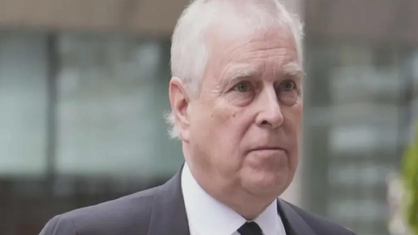 Epstein kurbanı, Andrew ile cinsel ilişki için İngiltere’ye gönderildiğini iddia etti