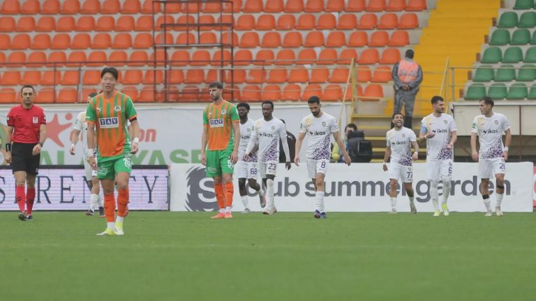 Eyüpspor, 1-0 geriye düştüğü maçı 3 golle kazandı: Alanyaspor evinde üzüldü