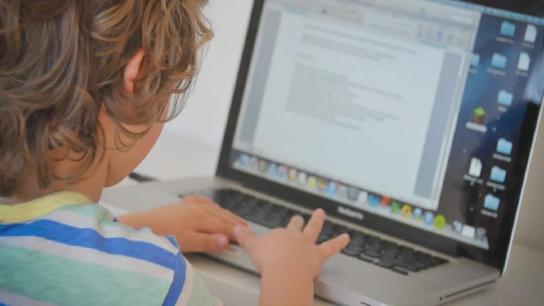 İnternet ve GSM hatlarına düzenleme: Çocuklara yönelik erişim tedbirleri TBMM gündeminde