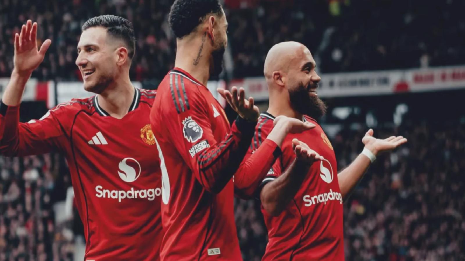 Michael Carrick yönetimindeki Manchester United, Tottenham’ı 2 golle geçti