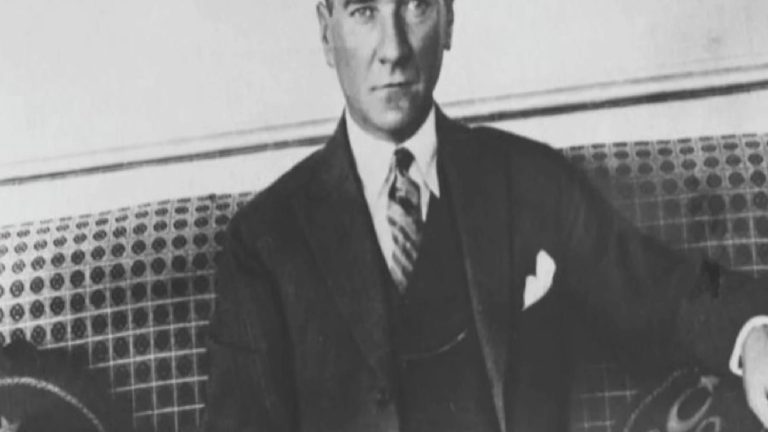Atatürk’ün Eğirdir Garı’nda dinlenirken çekilen fotoğrafı ilk kez ortaya çıktı