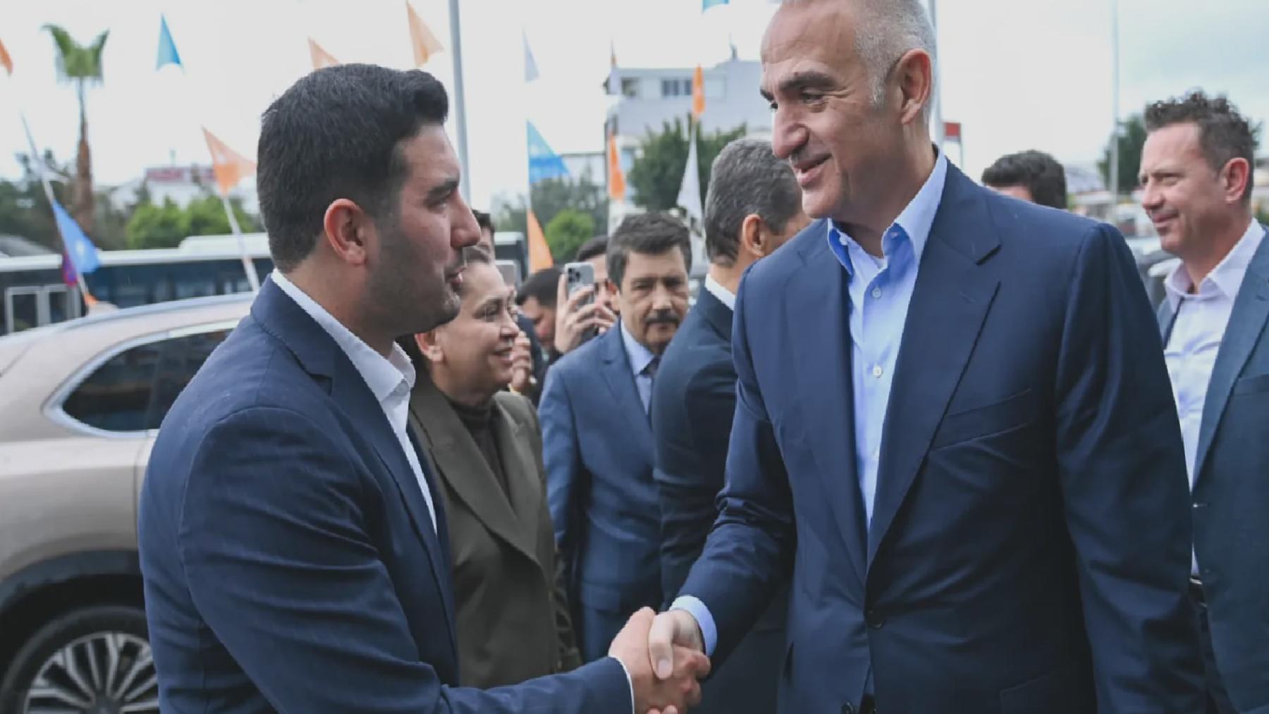 Bakan Ersoy bayramın ilk gününde Antalya’daydı: Turizmden elde edilen 65 milyar dolar gelirle dünyada 7. sıradayız