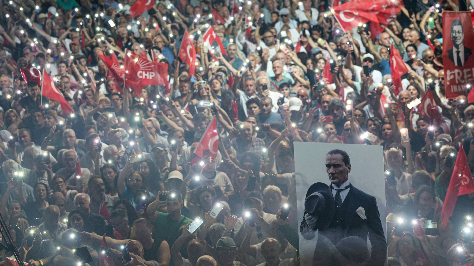 CHP İstanbul İl Başkanı Özgür Çelik: Mitingler durmayacak, bu süreç tarihin en uzun kampanyasına dönüştü