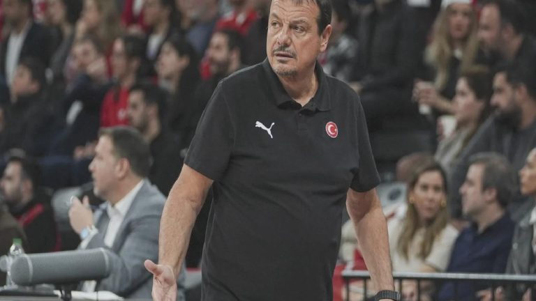 Ergin Ataman: Hep birlikte Türk basketbolunu zirveye çıkardık, daha da ileriye götüreceğiz