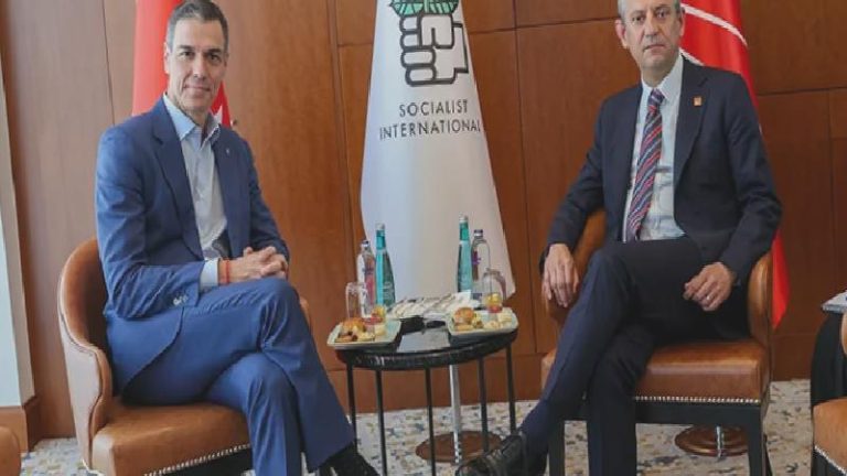 Özgür Özel’den Sosyalist Enternasyonal toplantısında Trump’a tepki: Karşımızda kural, hukuk tanımayan bir yönetim var