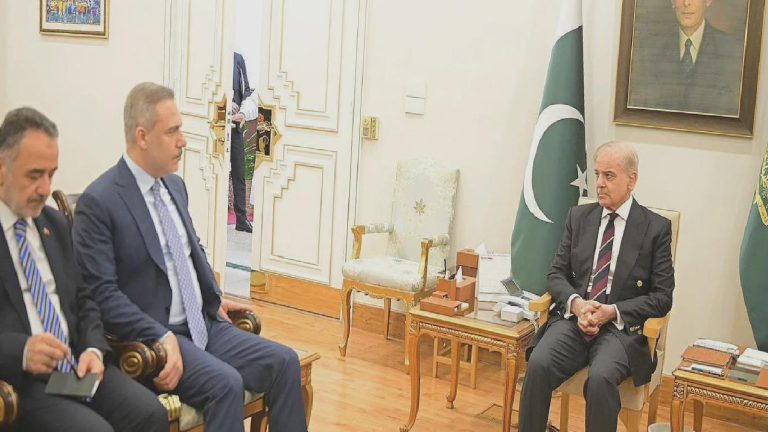 Pakistan Başbakanı, Türkiye, Mısır ve Pakistan dışişleri bakanlarını kabul etti