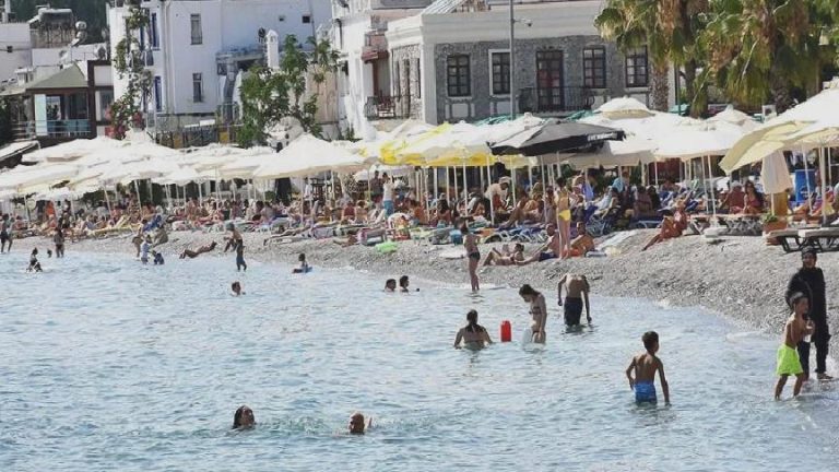 Bin liraya bilet, 12 bin liraya haftalık tatil: Marmaris ve Bodrum şimdiden doldu!