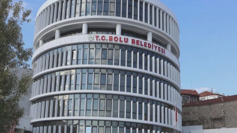 Bolu Belediyesi’ne operasyon: Jandarma ekipleri binada arama yaptı!