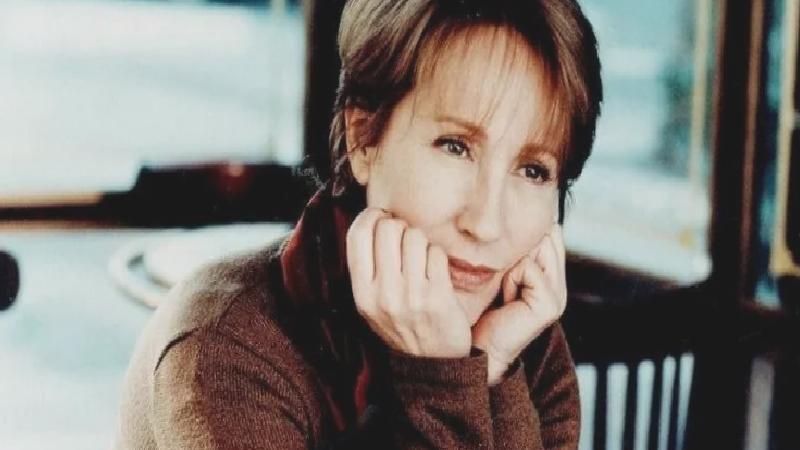 Demans hastası ünlü Fransız oyuncu Nathalie Bay 77 yaşında hayatını kaybetti