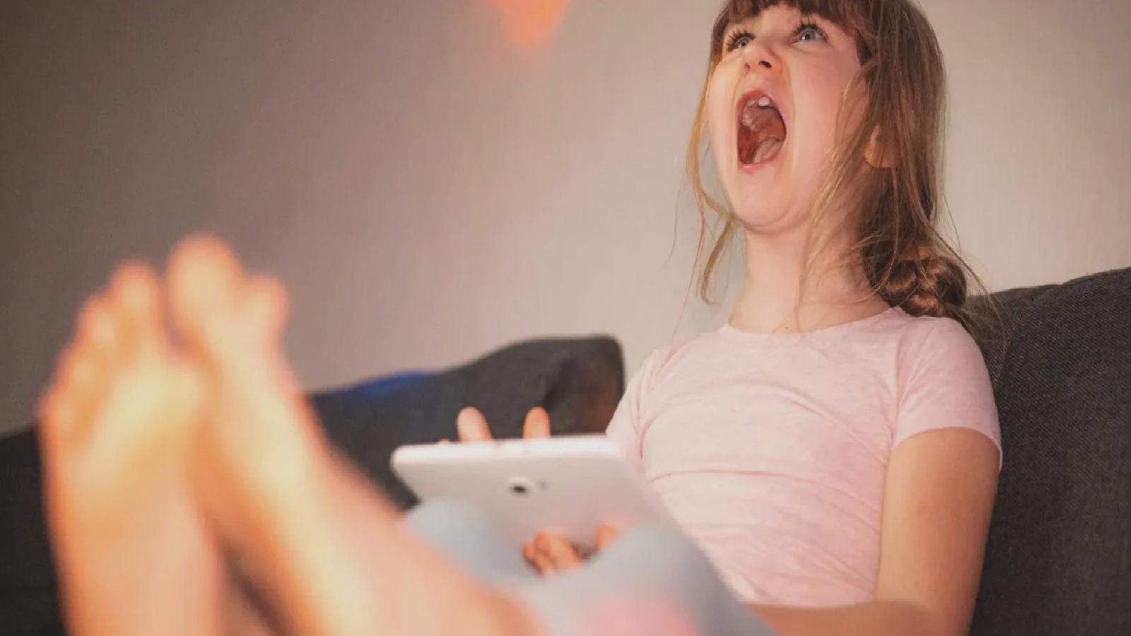 Ekran karşısında büyüyen çocuklarda yeni sağlık riski: Bel ve boyun şikâyetleri çoğaldı