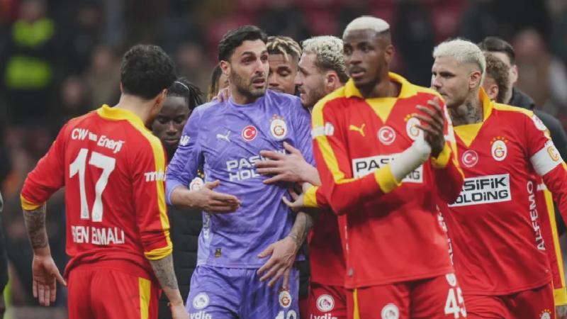 Günay Güvenç’e önce ıslık, sonra destek: Gözyaşlarını tutamadı