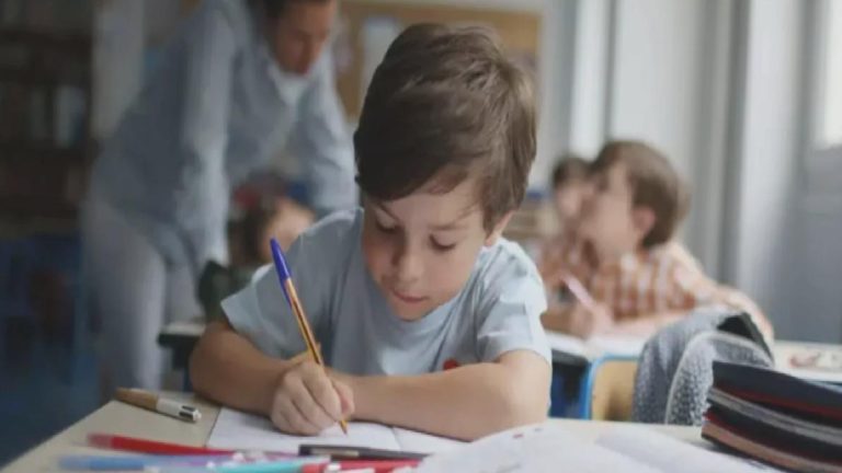 İsveç eğitimde dijitali terk edip kağıt kaleme geri dönüyor