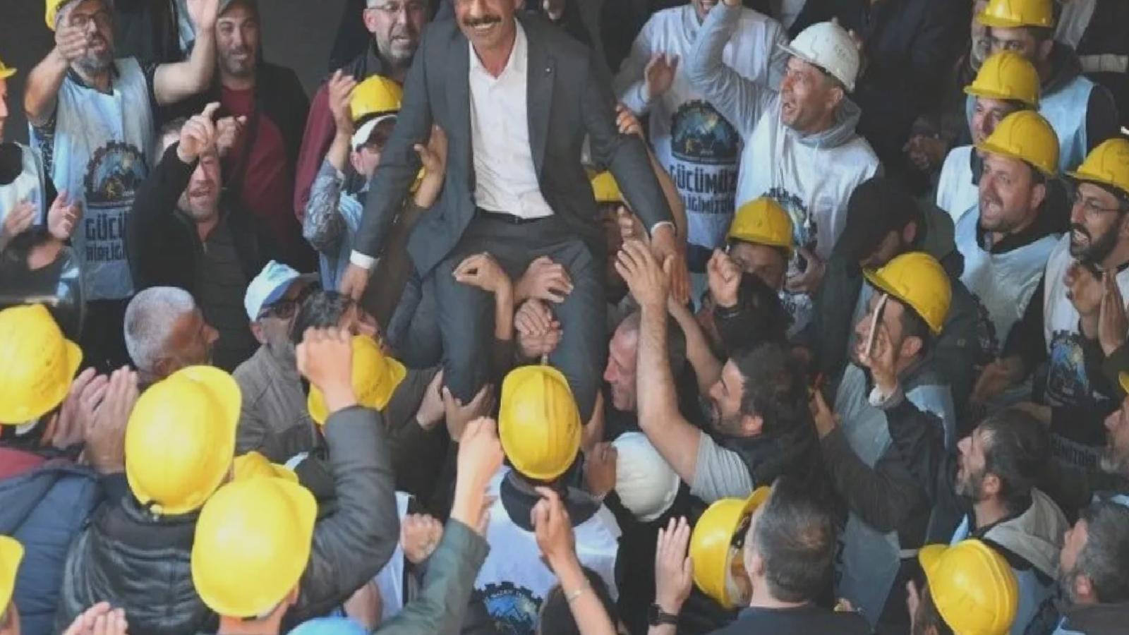 Kazanan maden işçilerinin kutlamasına binlerce kişi katıldı: Biz 150 işçiyiz ama 86 milyonun yanımızda olduğunu gördük