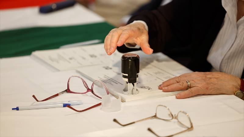 Macaristan’da halk genel seçimler için sandık başında: Viktor Orban mı, Peter Magyar mı?