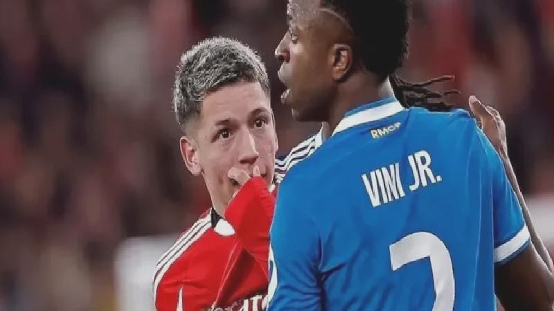 O hareketi yapan yandı, direkt kırmızı kart görecek