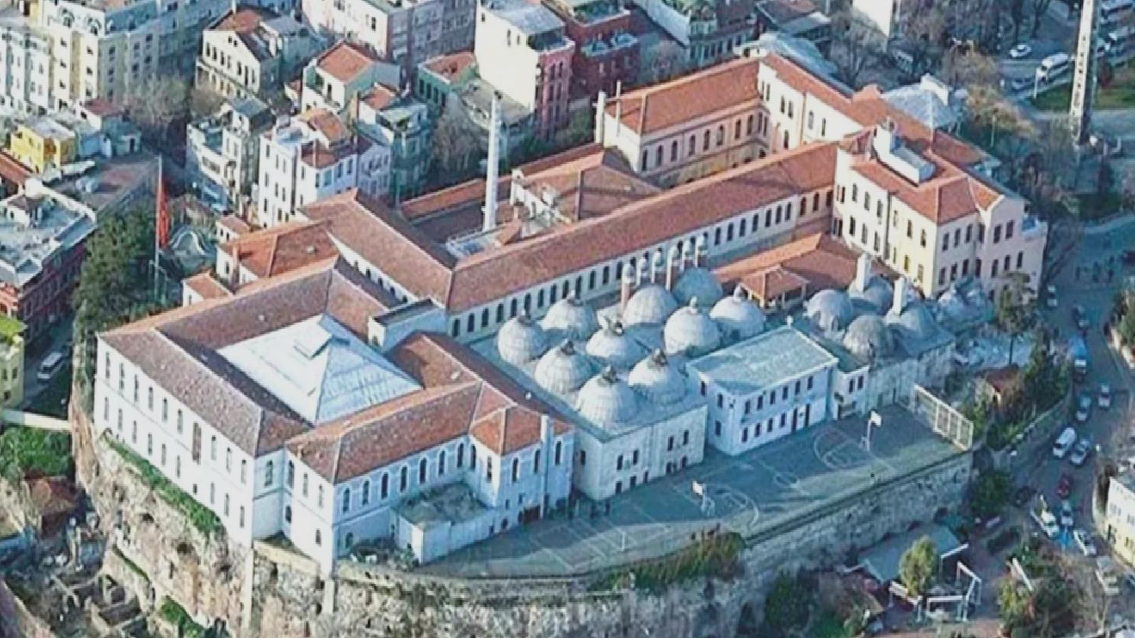 Yıllar süren güçlendirme çalışmaları bitti, İstanbul’da tarihi okullara “Milli Eğitim Akademisi” tabelaları asıldı