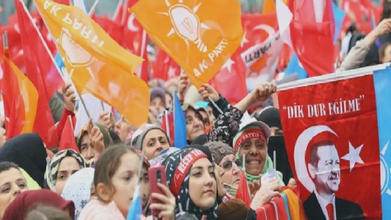 AKP Aydın Kadın Kolları Başkanlığı: Başörtüsü nedeniyle ayrımcılık iddialarını AK Parti ile yan yana getirmeye çalışmak, yakın siyasi tarihi inkâr etmektir