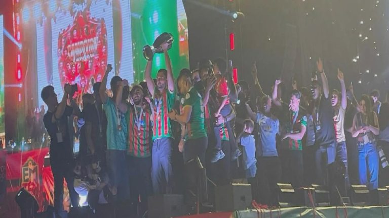 Amedspor şampiyonluk kupasını on binlerle kaldırdı: Lige renk katacağız