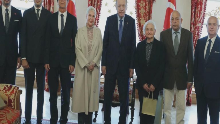 Cumhurbaşkanı Erdoğan, 1960 darbesi ardından idam edilen siyasilerin aileleriyle bir araya geldi