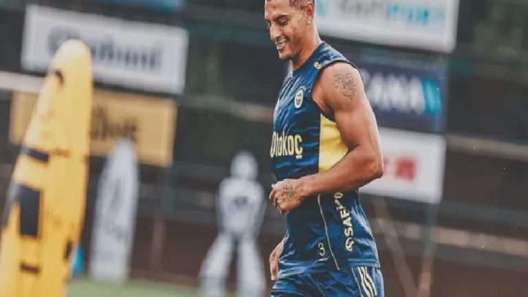 Diego Carlos dönüyor