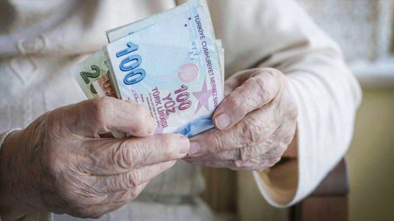 Emekliler için ödeme günü: Maaş ve bayram ikramiyesi hesaplara yatıyor