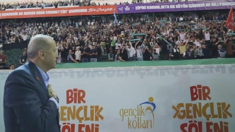 Ertuğrul Özkök: 24 yılda yaratılan “dindar nesil” yüzde kaç ve kaç kişi?
