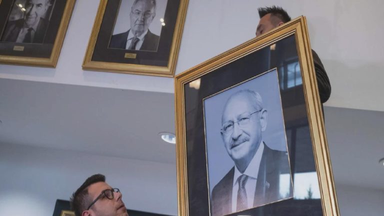 Ertuğrul Özkök: Kurultayda 276 oy farkla kaybetmişti, kamuoyu anketinde hezimete uğradı