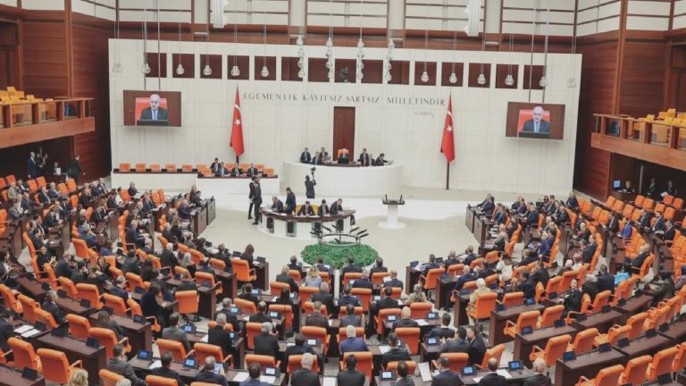 Fahiş site aidatlarına ilişkin düzenlemeleri de içeren teklif kabul edildi