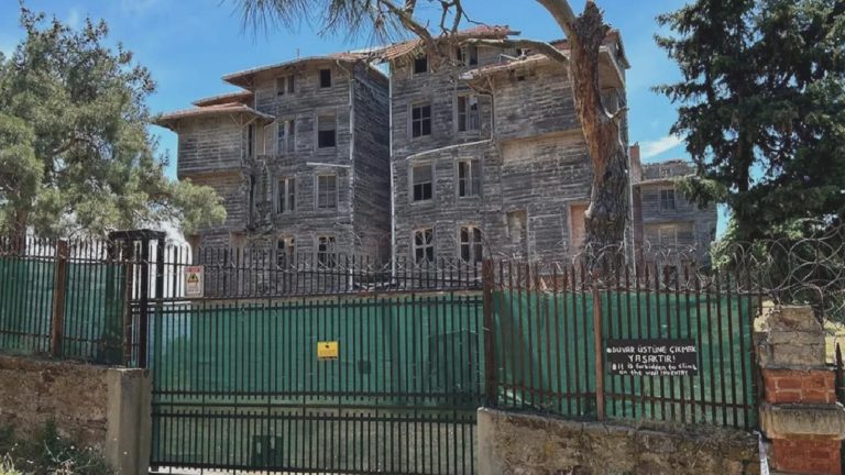 Büyükada Rum Yetimhanesi’nin restorasyonu için imzalar atıldı: “Otel olacak” iddiası
