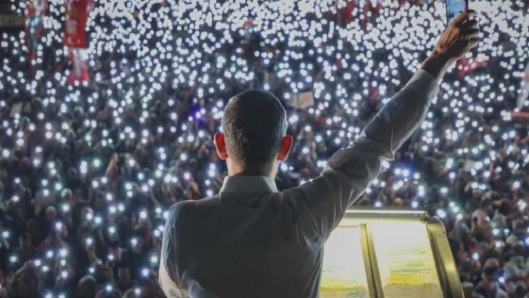 CHP lideri Özel, sahada: Ara seçim yapılacak beldelerde çalışmalar yürütecek; 2 günde 5 mitinge katılacak