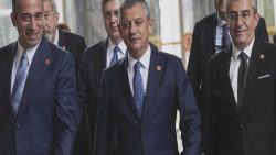 CHP’de gözler yarına çevrildi: Özel’e yakın isimler olağanüstü kurultay için yaklaşık bin delegenin imzasını sunacak